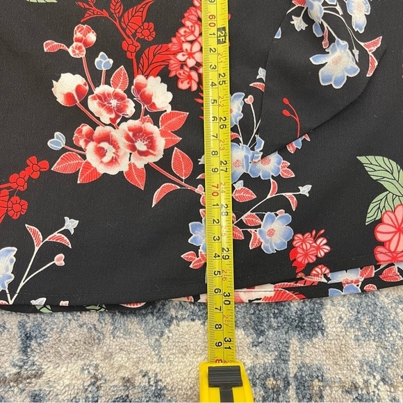 2/$25 Lane Bryant Black Floral Business Casual Lightweight Tie Front Blouse 18 - Picture 9 of 12